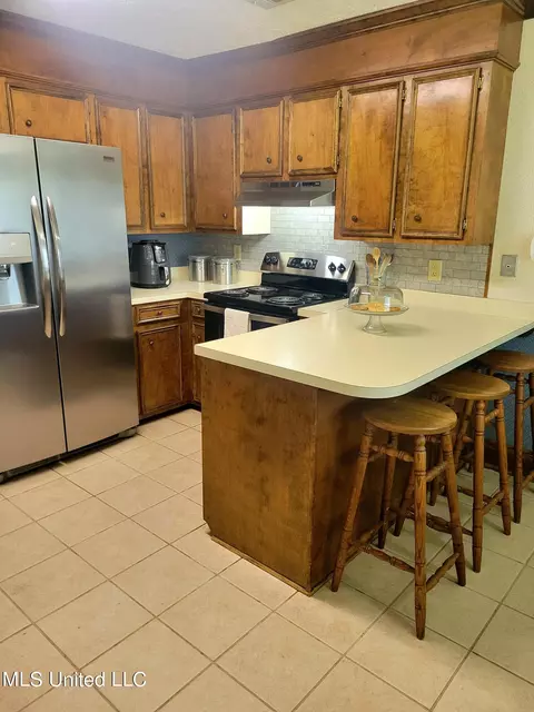 Kitchen - 401 Hawthorne Dr, Madison, MS 39110 photo 2 of 3