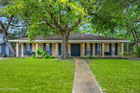 1707 Pat Dr, Gautier, MS 39553