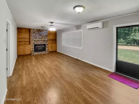 Living - 101 Welton Rd, Carthage, MS 39051 photo 1 of 2
