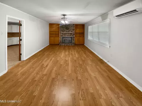 Living - 101 Welton Rd, Carthage, MS 39051 photo 2 of 2