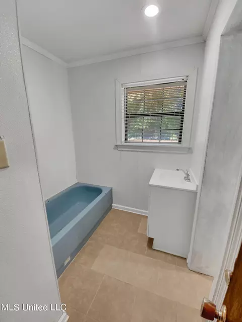 Bath - 101 Welton Rd, Carthage, MS 39051 photo 2 of 2