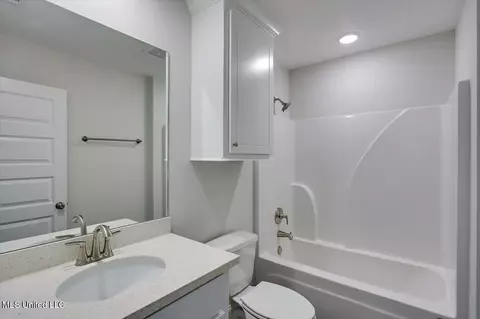 Bath - 212 Jasmine Cove Cir, Brandon, MS 39042 photo 3 of 3