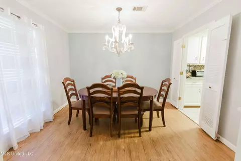 Dining - 119 Long Meadow Rd, Brandon, MS 39042 photo 2 of 6