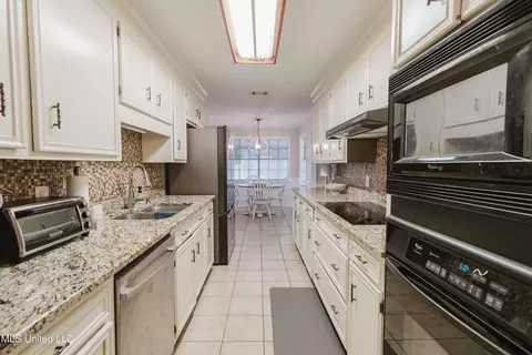 Kitchen - 119 Long Meadow Rd, Brandon, MS 39042 photo 1 of 2
