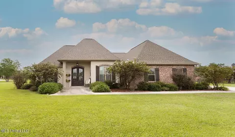 12 Bloomingdale Dr, Carriere, MS 39426
