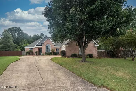 1729 Saddle Ln, Southaven, MS 38671