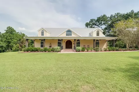 9096 N Pine Dr, Pass Christian, MS 39571