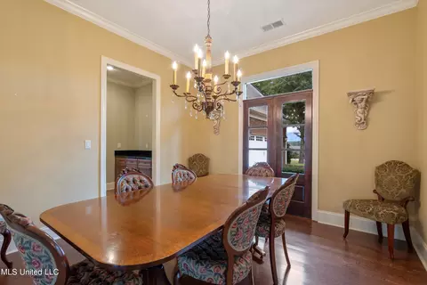 Dining - 1817 Danas Cv, Hernando, MS 38632 photo 1 of 2