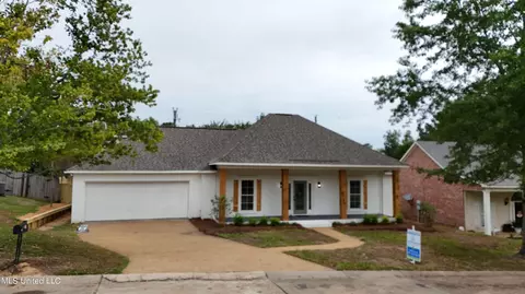 Exterior - 560 Bay Pointe Cir, Brandon, MS 39047 photo 8 of 26