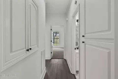 Entry Way - 560 Bay Pointe Cir, Brandon, MS 39047 photo 10 of 13