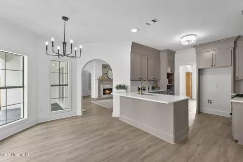 Kitchen - 560 Bay Pointe Cir, Brandon, MS 39047 photo 1 of 7