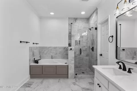 Bath - 560 Bay Pointe Cir, Brandon, MS 39047 photo 4 of 14