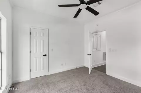 Bedroom - 560 Bay Pointe Cir, Brandon, MS 39047 photo 2 of 9