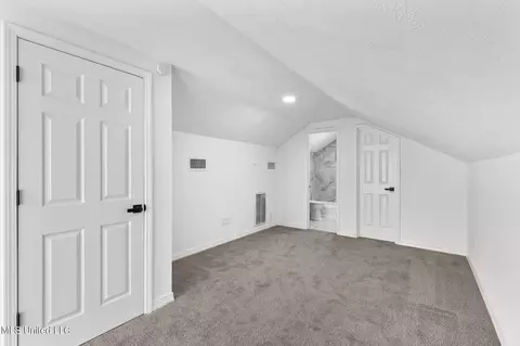 Bedroom - 560 Bay Pointe Cir, Brandon, MS 39047 photo 8 of 9