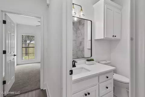Entry Way - 560 Bay Pointe Cir, Brandon, MS 39047 photo 11 of 13