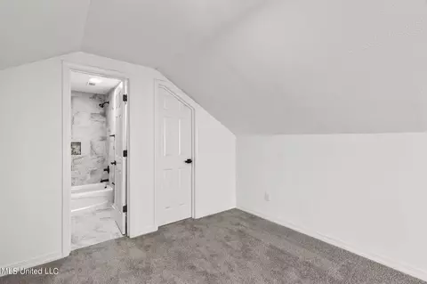 Bedroom - 560 Bay Pointe Cir, Brandon, MS 39047 photo 9 of 9