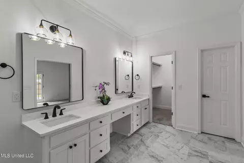 Bath - 560 Bay Pointe Cir, Brandon, MS 39047 photo 10 of 14