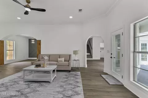 Living - 560 Bay Pointe Cir, Brandon, MS 39047 photo 4 of 4