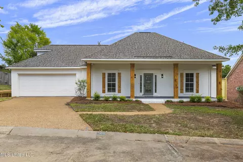 Exterior - 560 Bay Pointe Cir, Brandon, MS 39047 photo 9 of 26