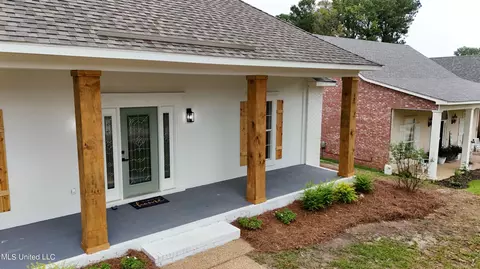 Exterior - 560 Bay Pointe Cir, Brandon, MS 39047 photo 7 of 26
