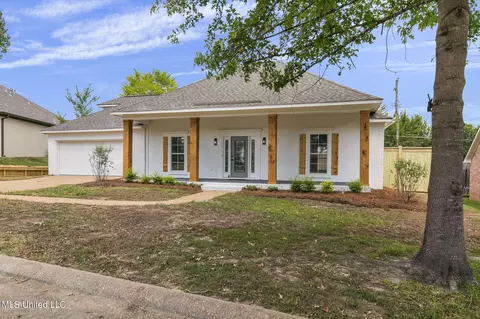 Exterior - 560 Bay Pointe Cir, Brandon, MS 39047 photo 11 of 26