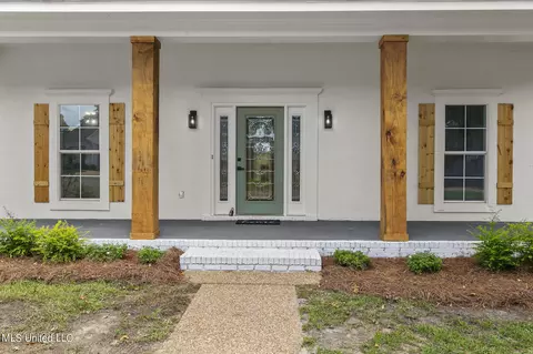 Exterior - 560 Bay Pointe Cir, Brandon, MS 39047 photo 2 of 26
