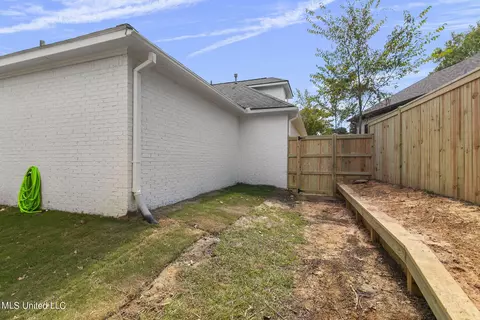 Exterior - 560 Bay Pointe Cir, Brandon, MS 39047 photo 26 of 26