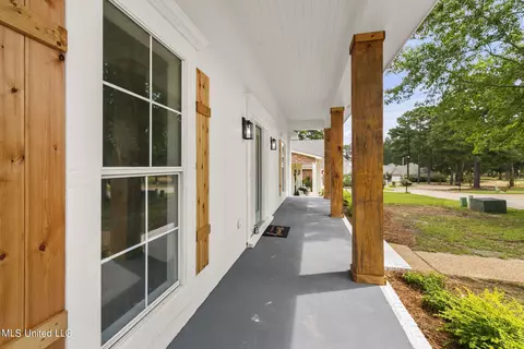 Exterior - 560 Bay Pointe Cir, Brandon, MS 39047 photo 3 of 26