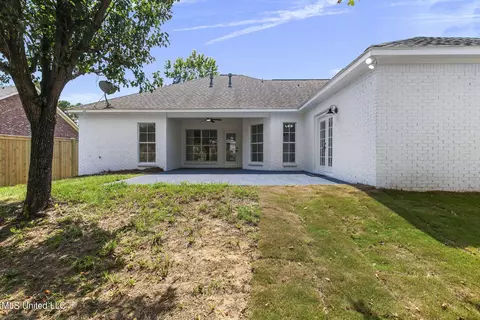Exterior - 560 Bay Pointe Cir, Brandon, MS 39047 photo 23 of 26