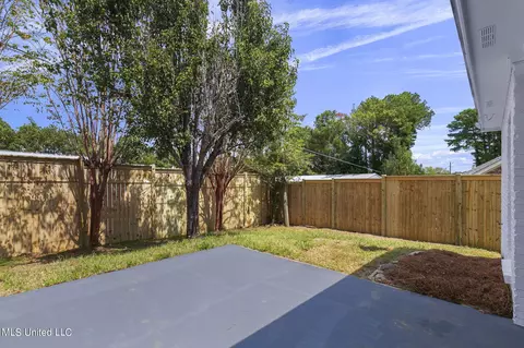 Exterior - 560 Bay Pointe Cir, Brandon, MS 39047 photo 19 of 26