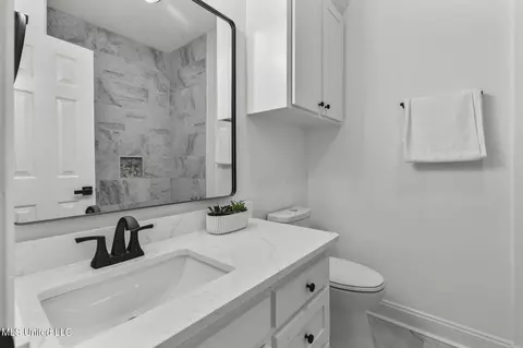 Bath - 560 Bay Pointe Cir, Brandon, MS 39047 photo 11 of 14