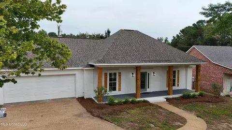 Exterior - 560 Bay Pointe Cir, Brandon, MS 39047 photo 5 of 26