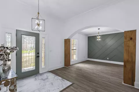 Entry Way - 560 Bay Pointe Cir, Brandon, MS 39047 photo 4 of 13
