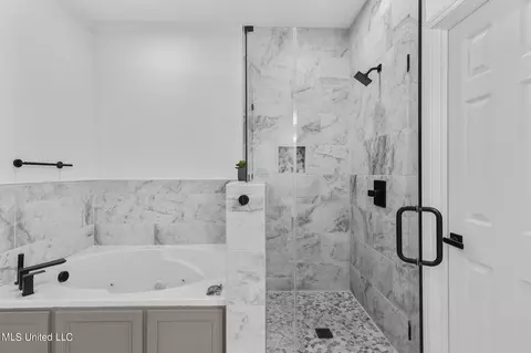 Bath - 560 Bay Pointe Cir, Brandon, MS 39047 photo 6 of 14