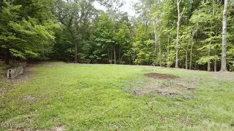 1395 Jewel Dr, Southaven, MS 38671