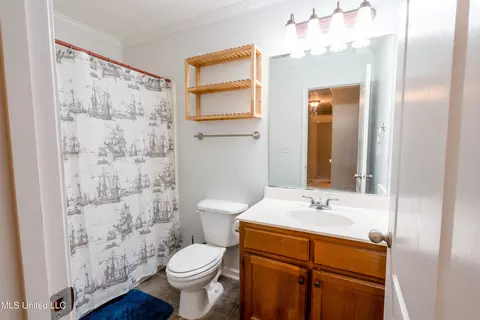 Bath - 890 Lindsey Cv, Hernando, MS 38632 photo 2 of 2
