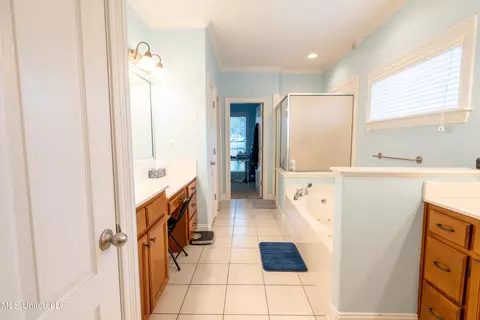 Bath - 890 Lindsey Cv, Hernando, MS 38632 photo 1 of 2