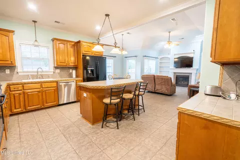 Kitchen - 890 Lindsey Cv, Hernando, MS 38632 photo 1 of 3