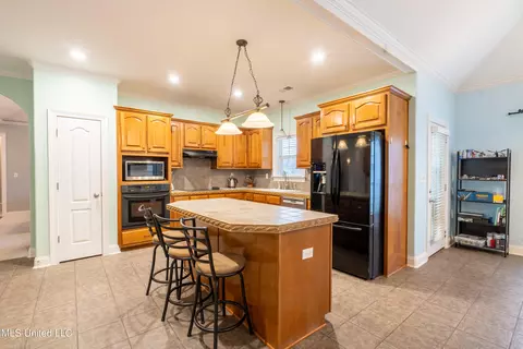 Kitchen - 890 Lindsey Cv, Hernando, MS 38632 photo 3 of 3