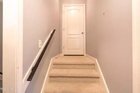 Entry Way - 890 Lindsey Cv, Hernando, MS 38632 photo 8 of 8