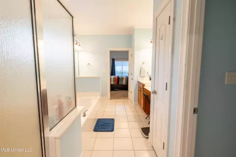 Entry Way - 890 Lindsey Cv, Hernando, MS 38632 photo 4 of 8