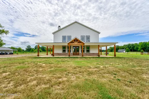 2433 Nesbit Rd, Nesbit, MS 38651