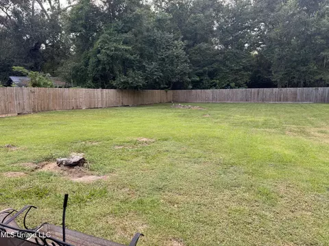 Exterior - 1601 Downs St, Picayune, MS 39466 photo 3 of 4