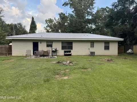 Exterior - 1601 Downs St, Picayune, MS 39466 photo 2 of 4