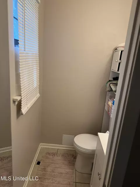 Bath - 1601 Downs St, Picayune, MS 39466 photo 3 of 3