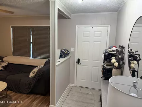 Entry Way - 1601 Downs St, Picayune, MS 39466 photo 1 of 2