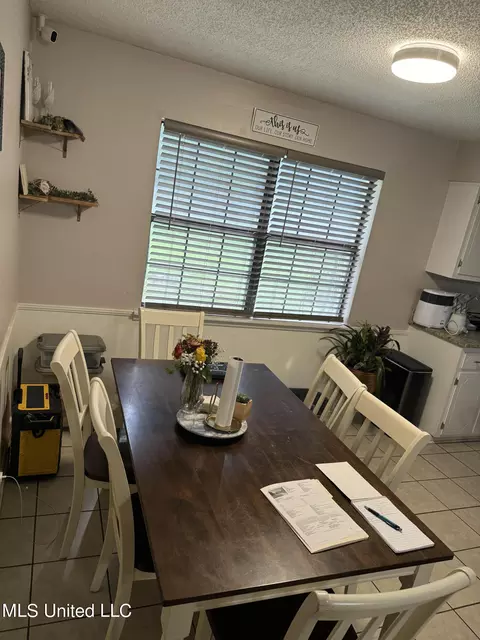 Dining - 1601 Downs St, Picayune, MS 39466 photo 1 of 1