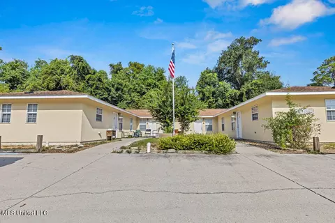 2906 Pineland Dr, Gulfport, MS 39501