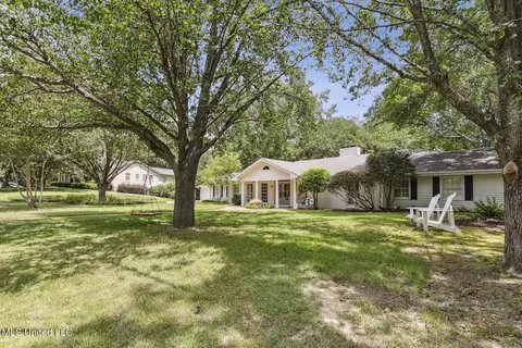 Exterior - 2016 Douglass Dr, Jackson, MS 39211 photo 4 of 13