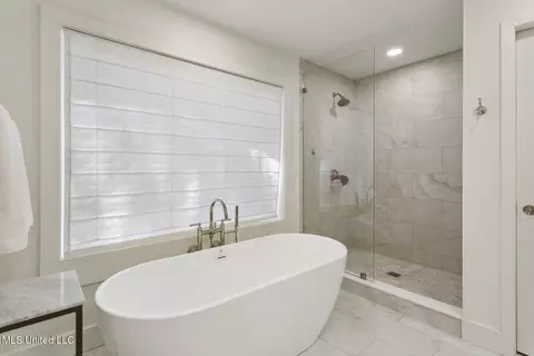 Bath - 2016 Douglass Dr, Jackson, MS 39211 photo 5 of 7